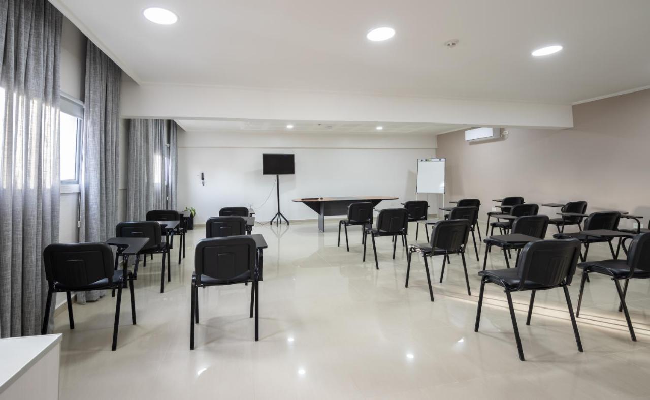 ניוקואן Apart Hotel Rivadavia 815 מראה חיצוני תמונה